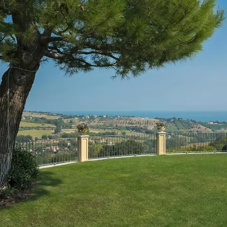 Sleeps 8 Pool Air Con Wifi Civitanova Alta