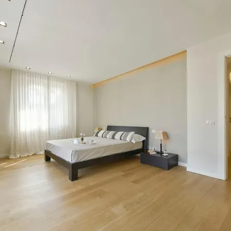 Sleeps 8 Pool Air Con Wifi